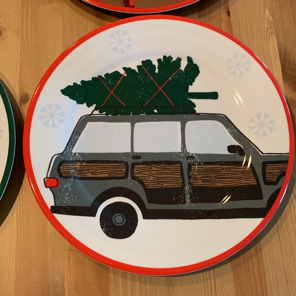 Set of 4 Christmas Plates and 4 Christmas Cups - Picture 4 of 10